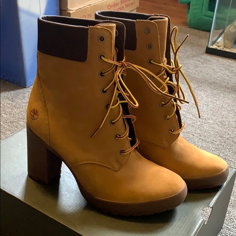 💕 BRAND NEW 💕 Women’s Timberland heel boots